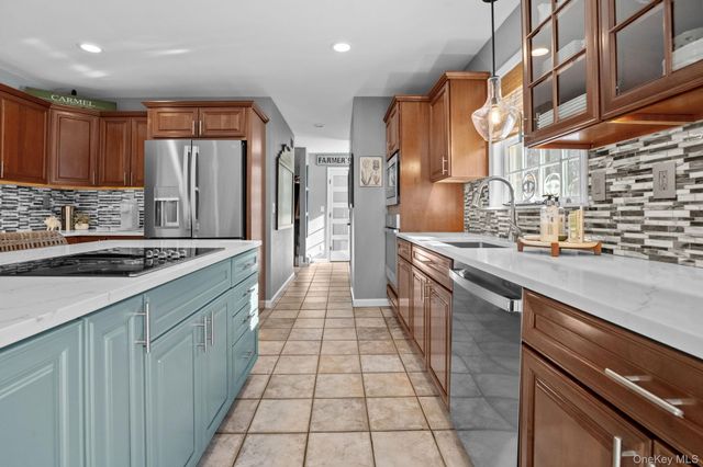 6 Ridge Circle, Mahopac, NY 10541