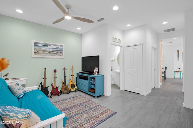 710 Coral Reef Way, Daytona Beach, FL 32124
