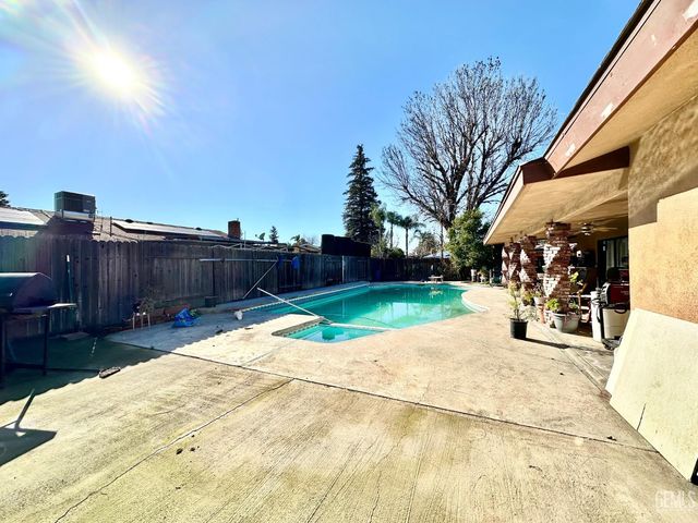 6601 Chelan Court, Bakersfield, CA 93309