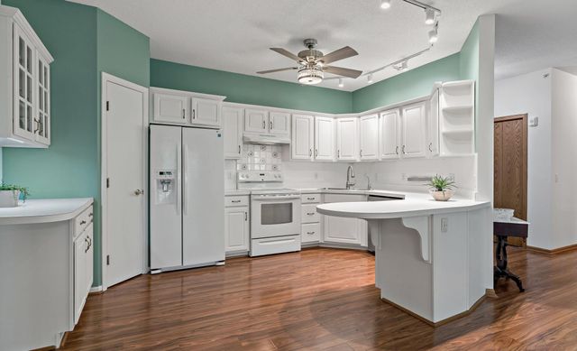 5985 Rowland Road 308, Minnetonka, MN 55343