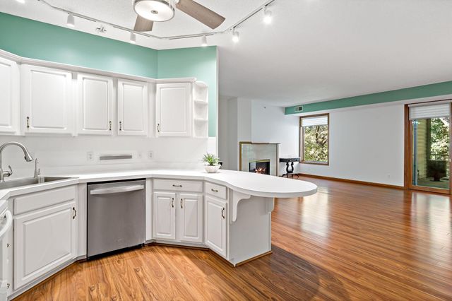 5985 Rowland Road 308, Minnetonka, MN 55343