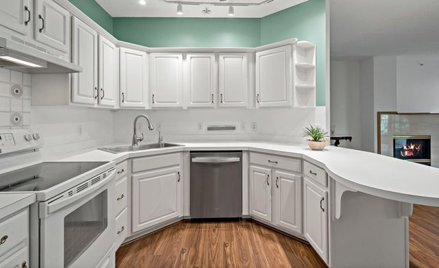 5985 Rowland Road 308, Minnetonka, MN 55343