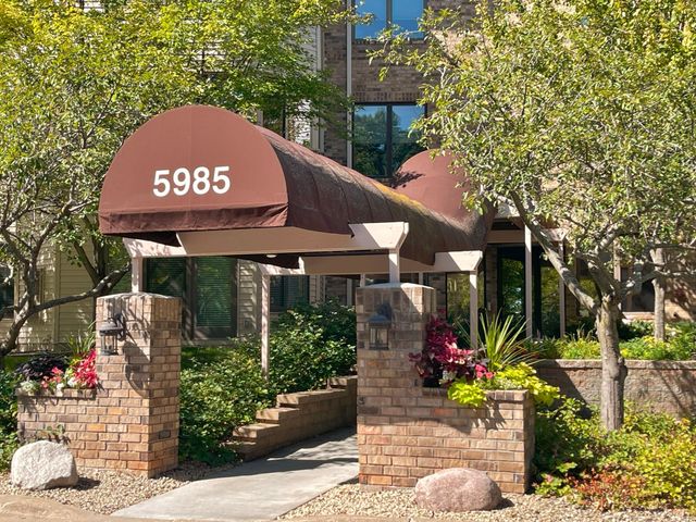 5985 Rowland Road 308, Minnetonka, MN 55343