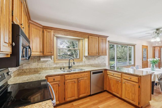 1018 S Ferry DRIVE, Lake Mills, WI 53551