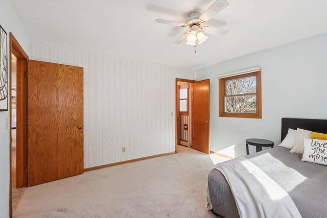 1018 S Ferry DRIVE, Lake Mills, WI 53551