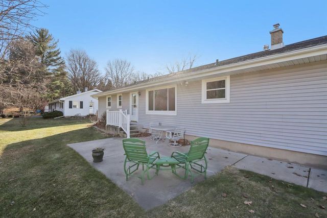 1018 S Ferry DRIVE, Lake Mills, WI 53551