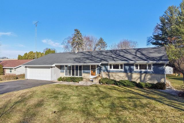 1018 S Ferry DRIVE, Lake Mills, WI 53551