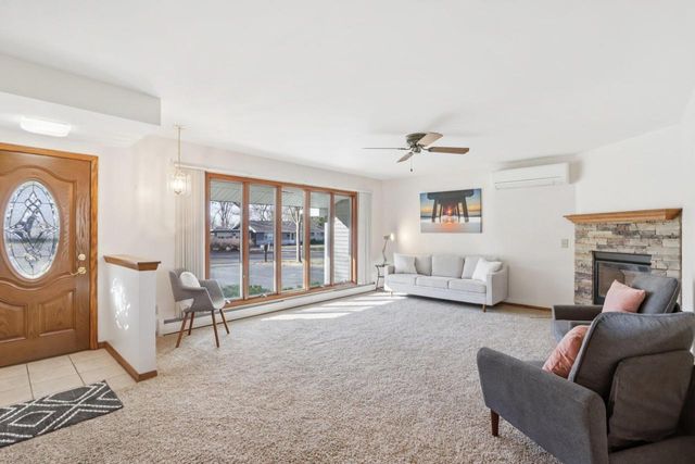 1018 S Ferry DRIVE, Lake Mills, WI 53551