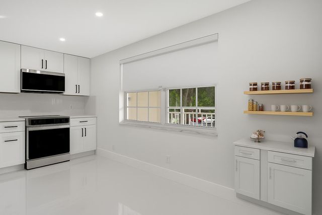 3505 Oaks Way 204, Pompano Beach, FL 33069