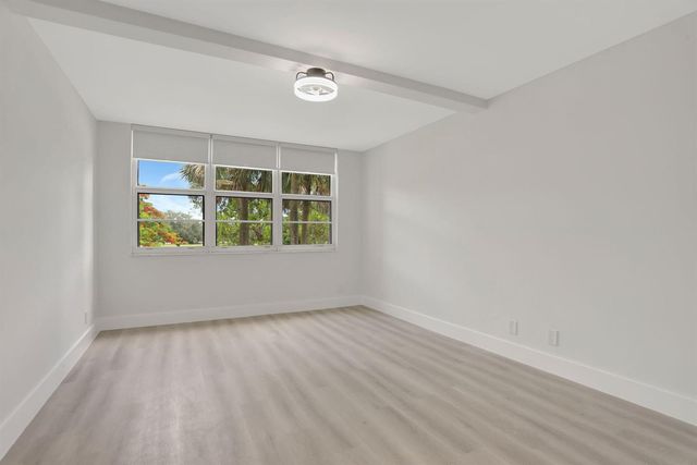 3505 Oaks Way 204, Pompano Beach, FL 33069