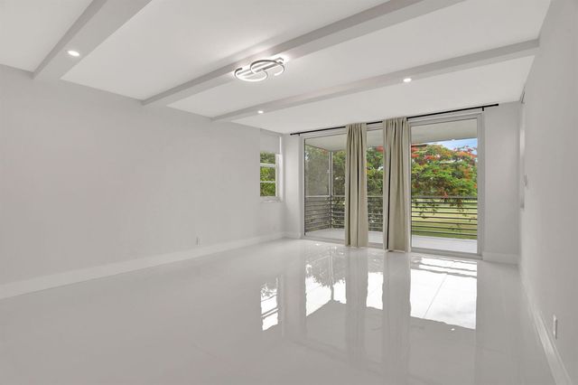 3505 Oaks Way 204, Pompano Beach, FL 33069