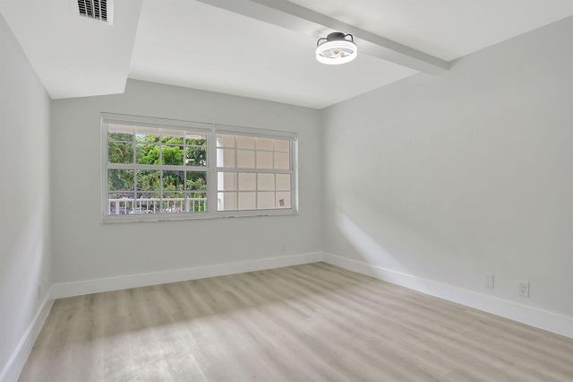 3505 Oaks Way 204, Pompano Beach, FL 33069