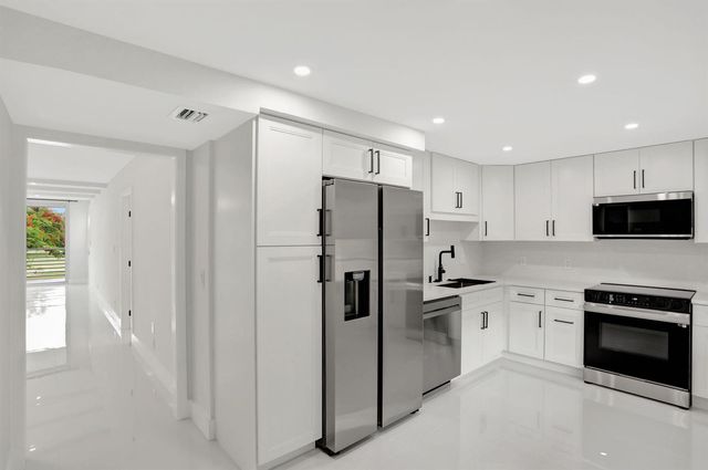3505 Oaks Way 204, Pompano Beach, FL 33069