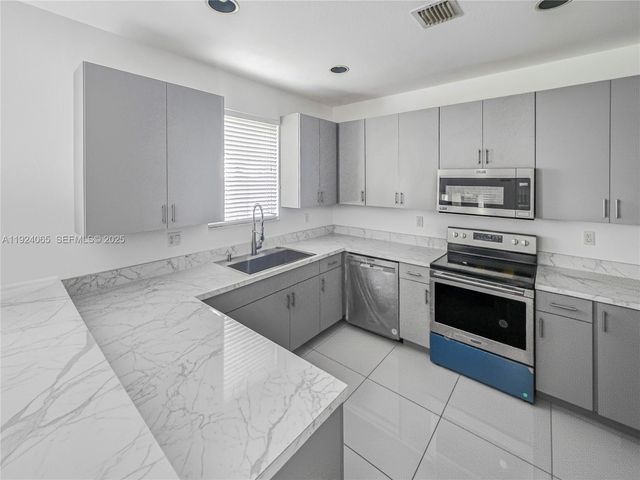 15843 SW 139th St, Miami, FL 33196