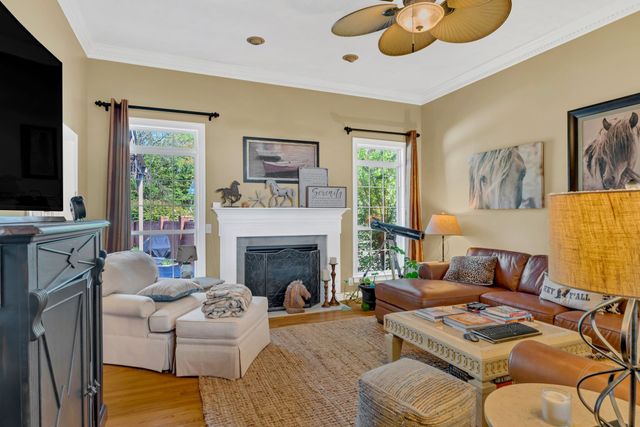 1002 W Stirling Ct, Hendersonville, TN 37075