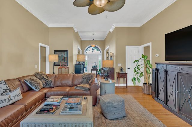 1002 W Stirling Ct, Hendersonville, TN 37075