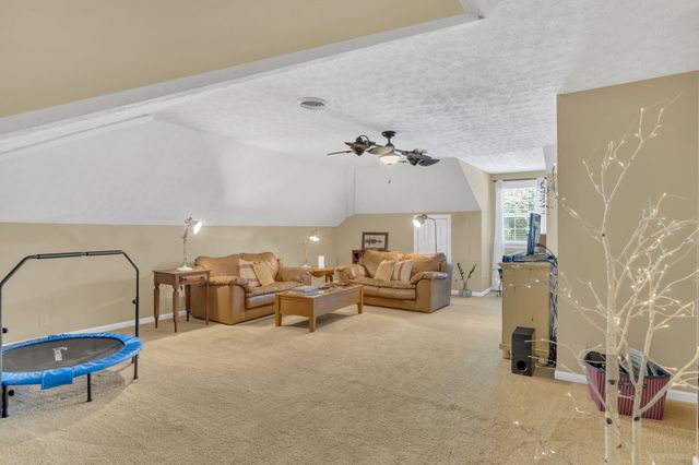 1002 W Stirling Ct, Hendersonville, TN 37075