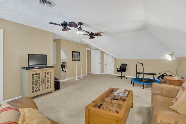 1002 W Stirling Ct, Hendersonville, TN 37075