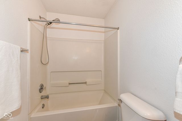 16808 Aulton Drive, Noblesville, IN 46060