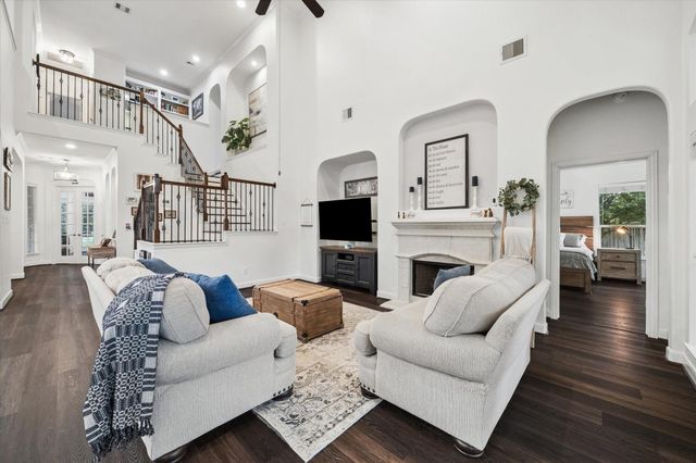 26 S Pinto Point Circle, The Woodlands, TX 77389