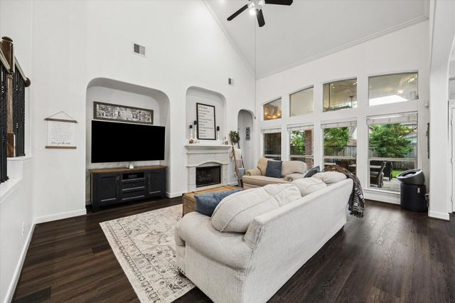 26 S Pinto Point Circle, The Woodlands, TX 77389