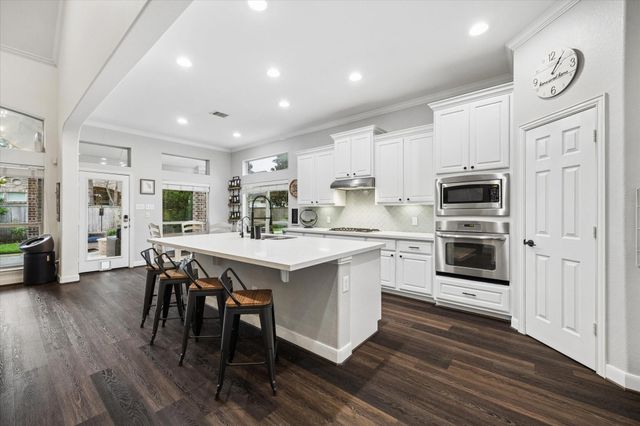 26 S Pinto Point Circle, The Woodlands, TX 77389