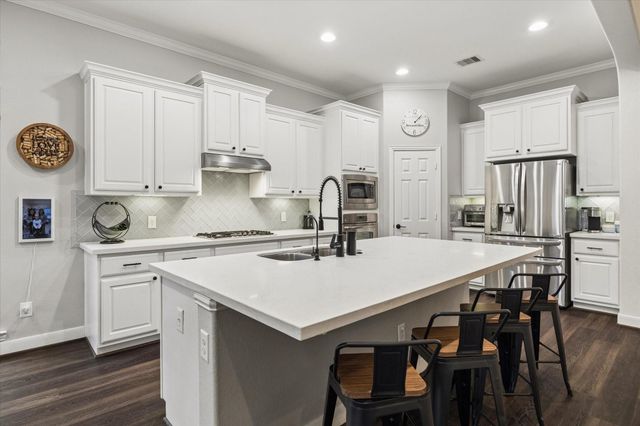 26 S Pinto Point Circle, The Woodlands, TX 77389
