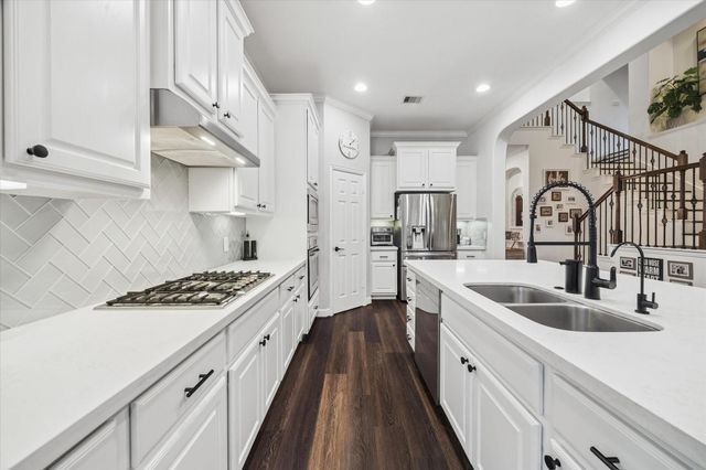 26 S Pinto Point Circle, The Woodlands, TX 77389