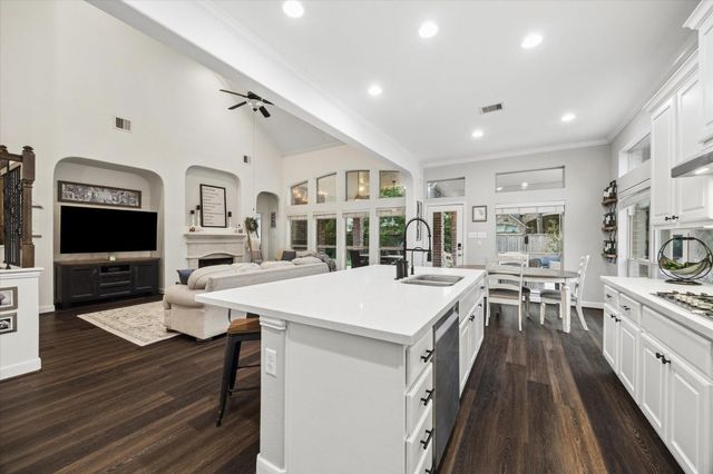 26 S Pinto Point Circle, The Woodlands, TX 77389