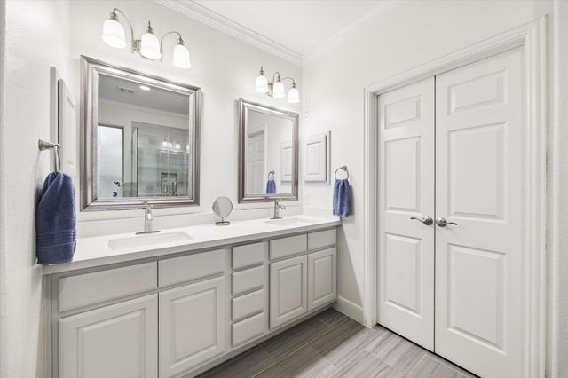 26 S Pinto Point Circle, The Woodlands, TX 77389