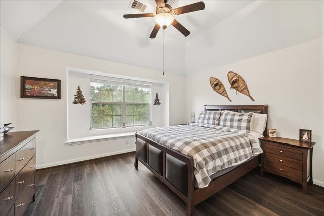 26 S Pinto Point Circle, The Woodlands, TX 77389