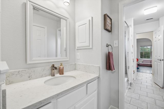 26 S Pinto Point Circle, The Woodlands, TX 77389