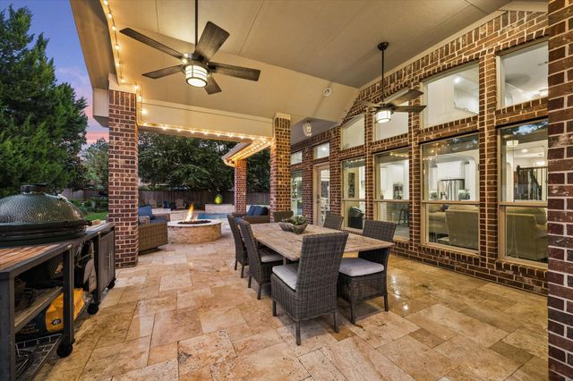 26 S Pinto Point Circle, The Woodlands, TX 77389