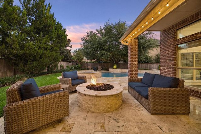 26 S Pinto Point Circle, The Woodlands, TX 77389