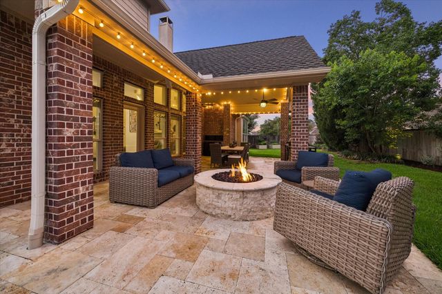 26 S Pinto Point Circle, The Woodlands, TX 77389