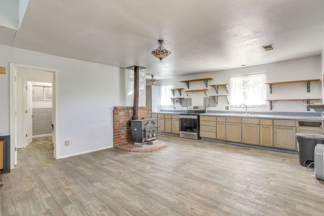 548 Hill County Road 4149, Grandview, TX 76050