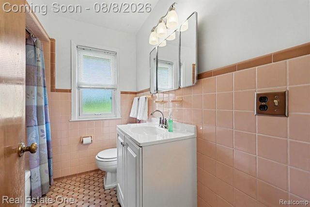 51341 Neumaier Drive, Utica, MI 48316