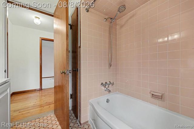 51341 Neumaier Drive, Utica, MI 48316