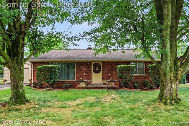 51341 Neumaier Drive, Utica, MI 48316