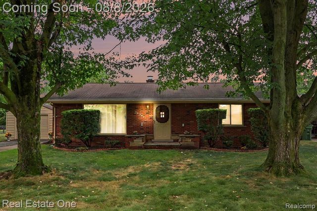 51341 Neumaier Drive, Utica, MI 48316