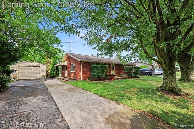 51341 Neumaier Drive, Utica, MI 48316