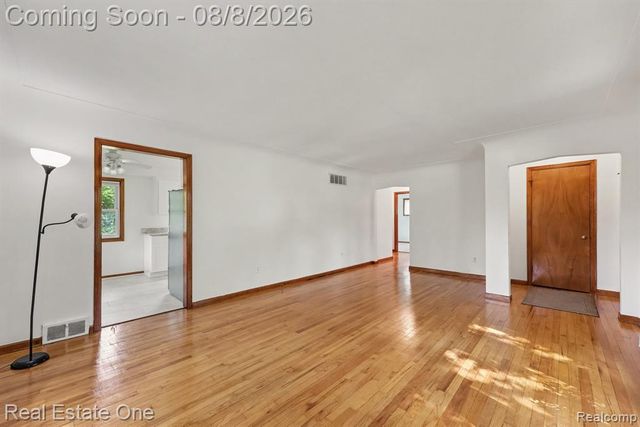 51341 Neumaier Drive, Utica, MI 48316