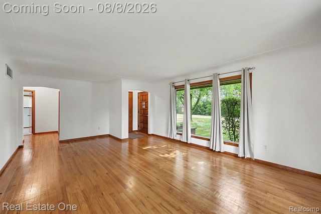51341 Neumaier Drive, Utica, MI 48316