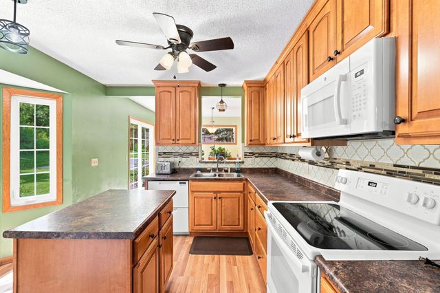 15337 Greenhaven Lane 101, Burnsville, MN 55306