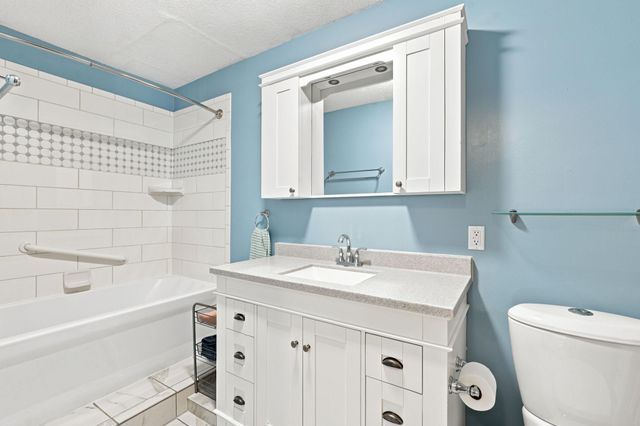 15337 Greenhaven Lane 101, Burnsville, MN 55306