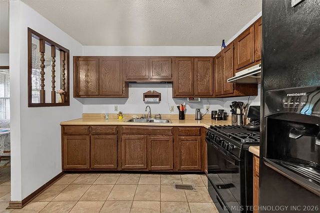 715 N Division Street, Coweta, OK 74429