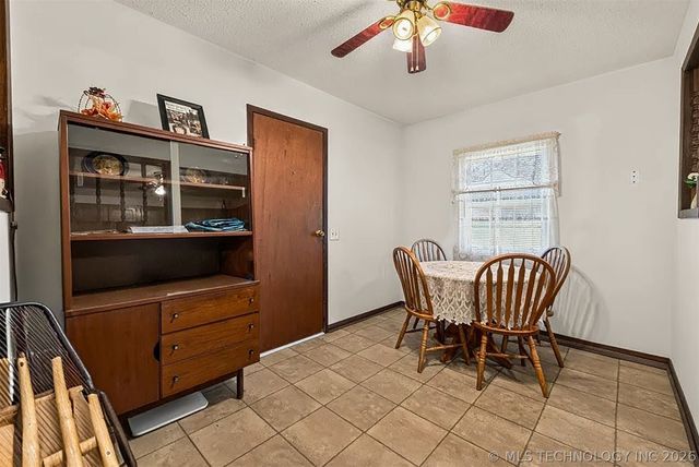 715 N Division Street, Coweta, OK 74429