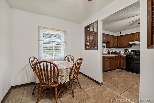 715 N Division Street, Coweta, OK 74429