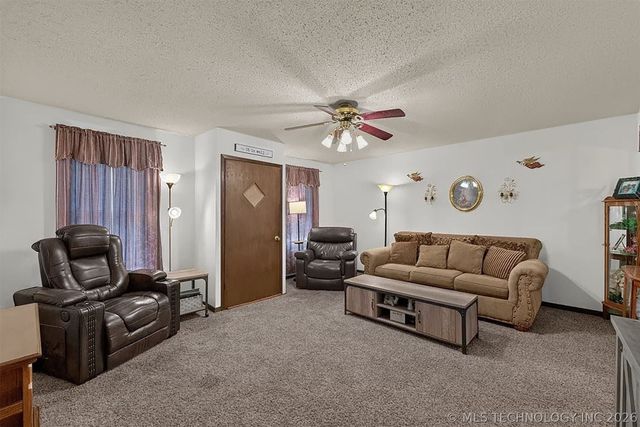 715 N Division Street, Coweta, OK 74429
