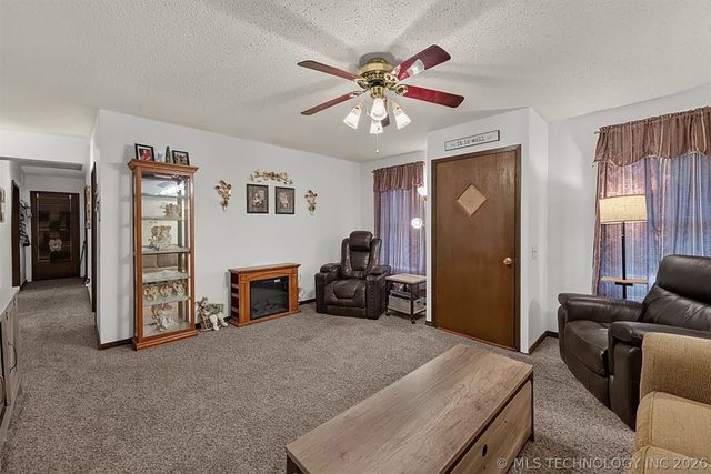 715 N Division Street, Coweta, OK 74429